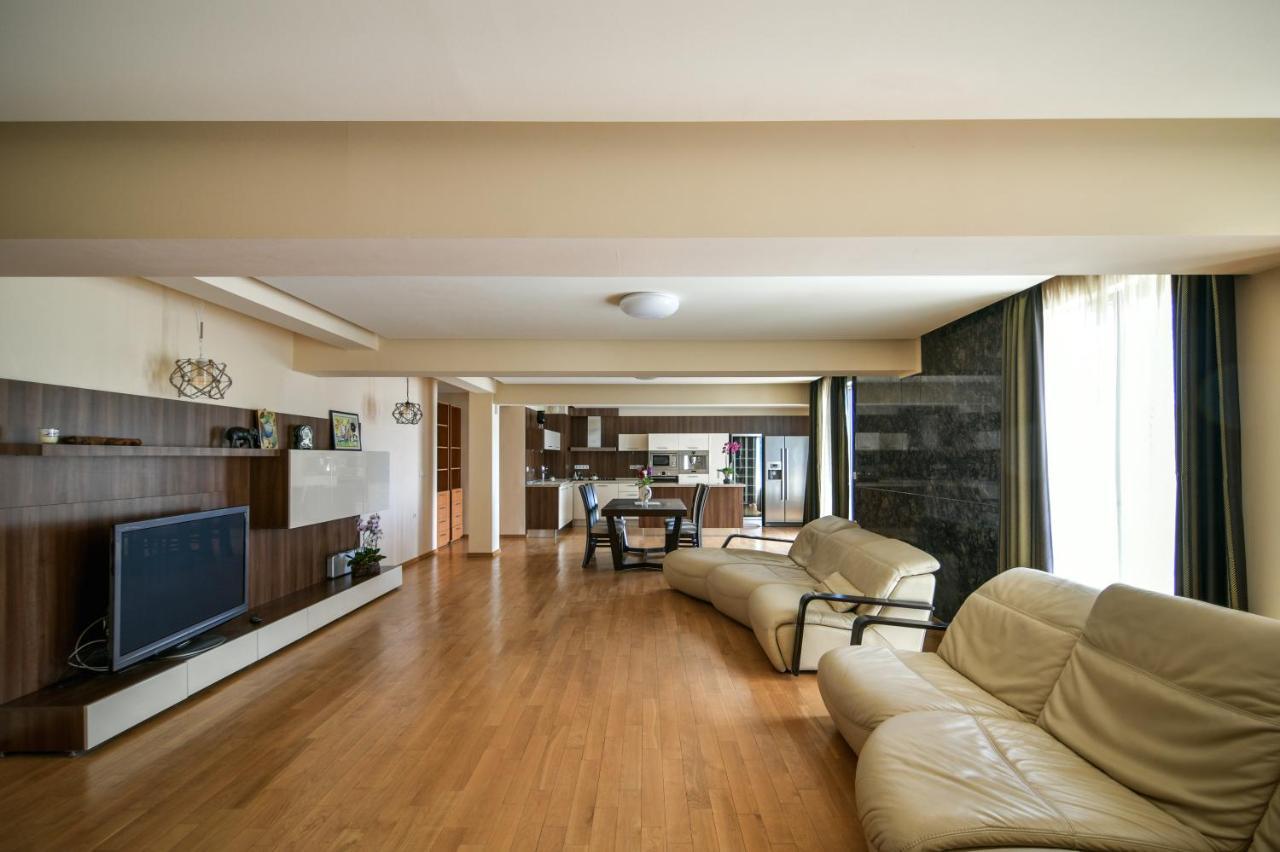 Central Flat With Monster Living Room Варна Экстерьер фото